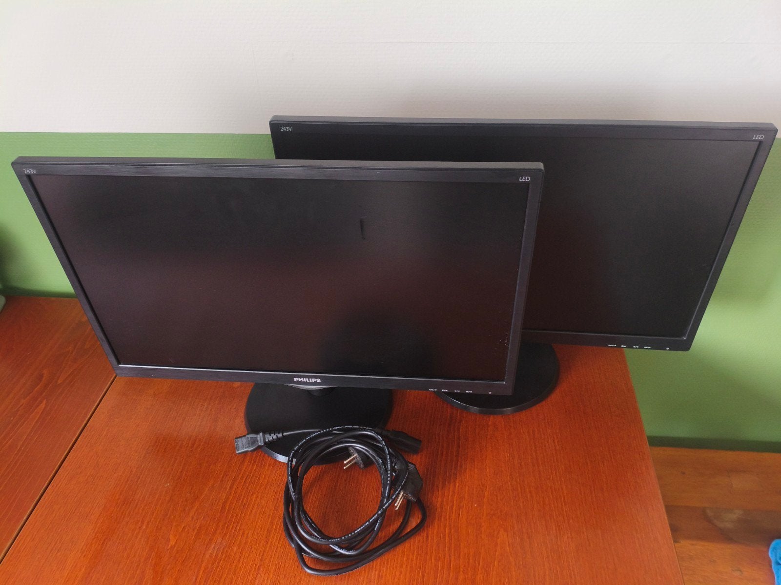2 keer Philips 243V led monitor, Ophalen, Philips, LED, 50 Hz
