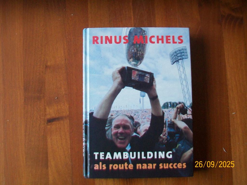 Rinus Michels - Teambuilding, als route naar Succes, Verzamelen, Sportartikelen en Voetbal, Verzenden, Zo goed als nieuw, Boek of Tijdschrift