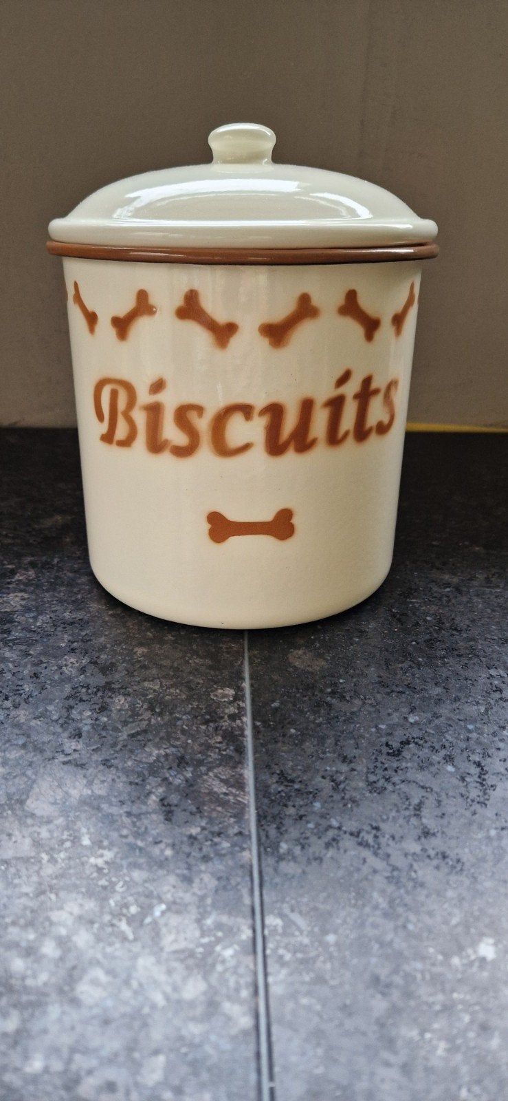 Emaille pot

Voor hondenkoekjes/ kluifjes, Ophalen of Verzenden