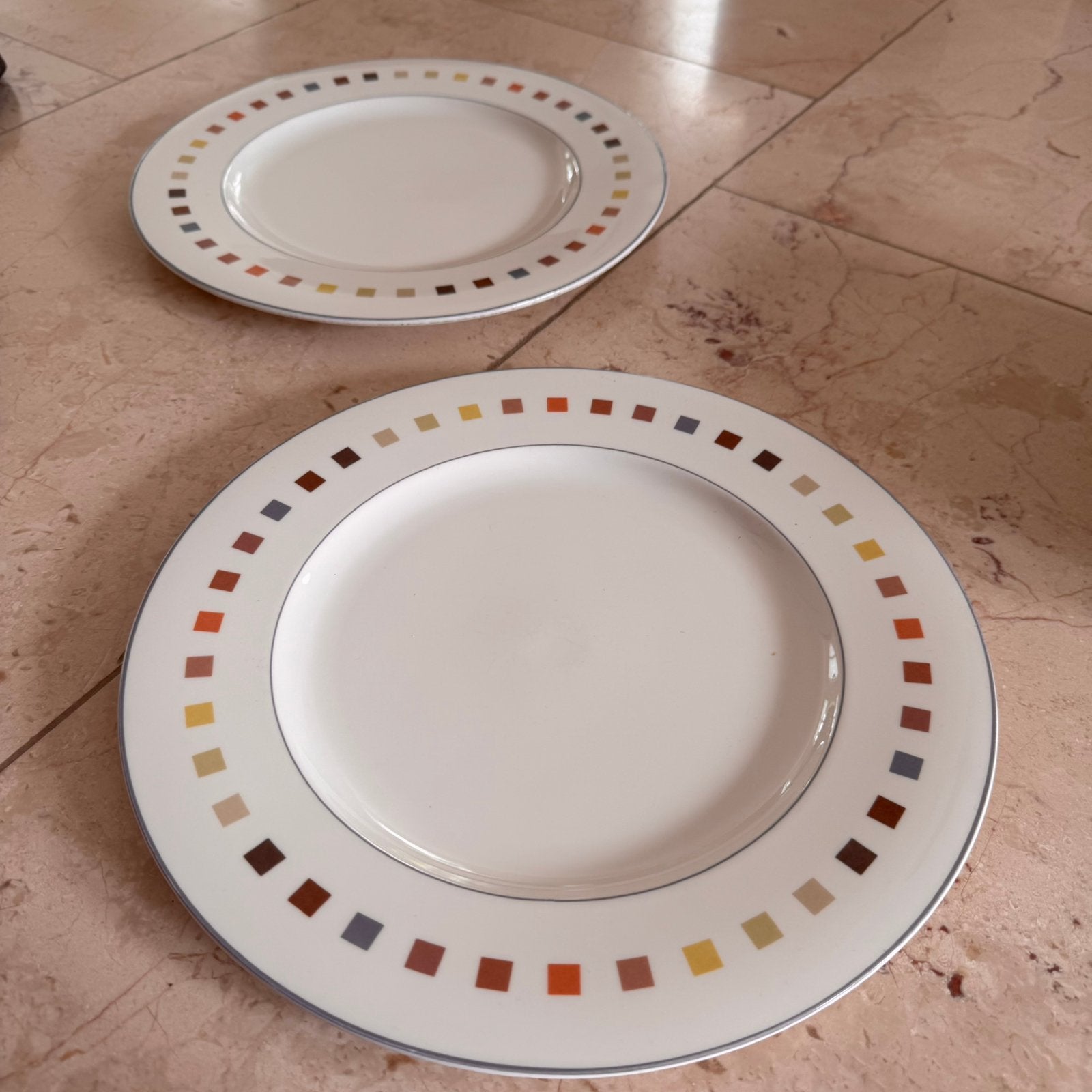 Mikasa 30 cm groot bord 2 stuks town house serie hk 251, Ophalen of Verzenden