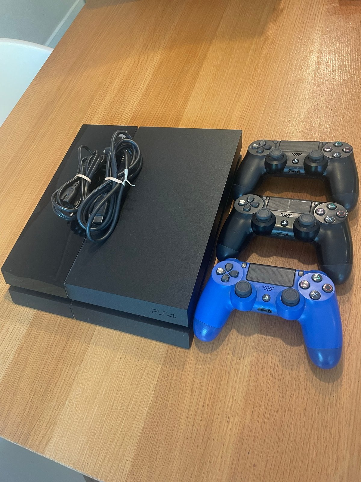 PS4 met 200GB en 3 controllers, Spelcomputers en Games, Ophalen, Gebruikt, Met 3 controllers of meer, Met harde schijf