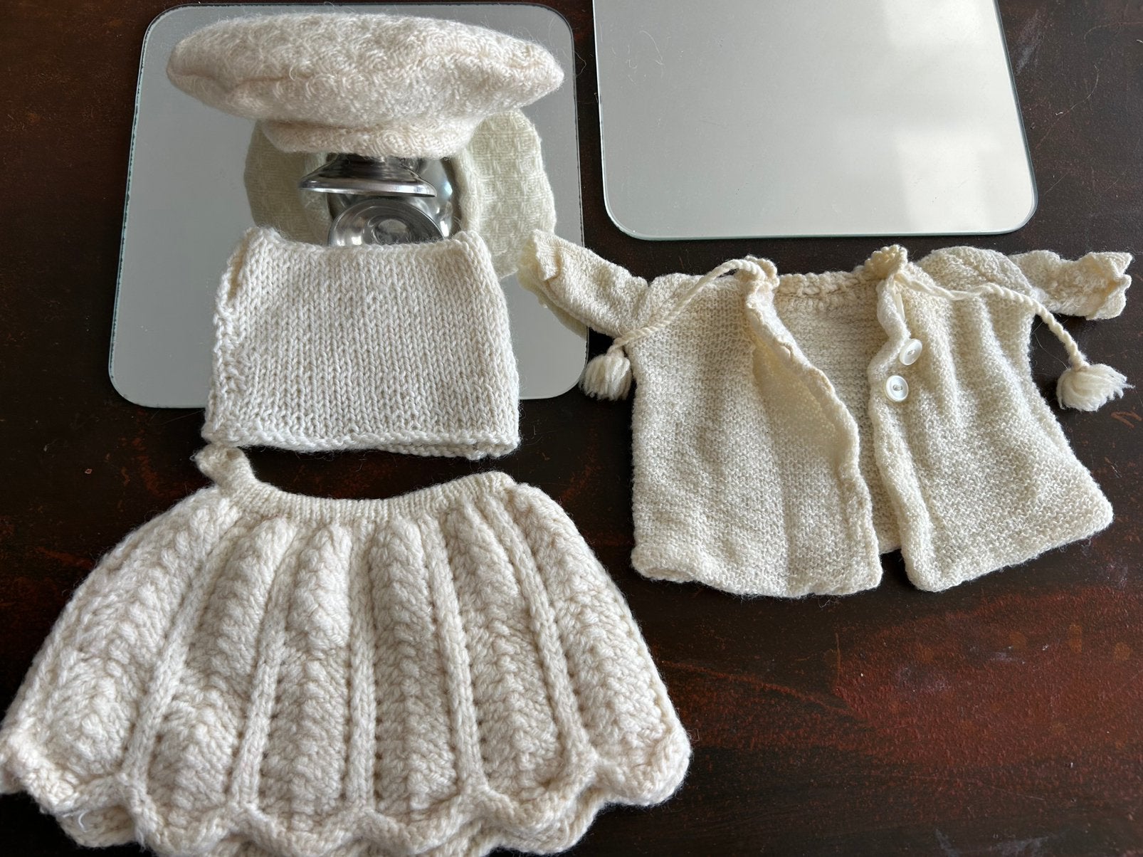 Hoge kwaliteit vintage handgemaakt setje poppenkleding, Verzamelen, Ophalen of Verzenden, Zo goed als nieuw, Pop