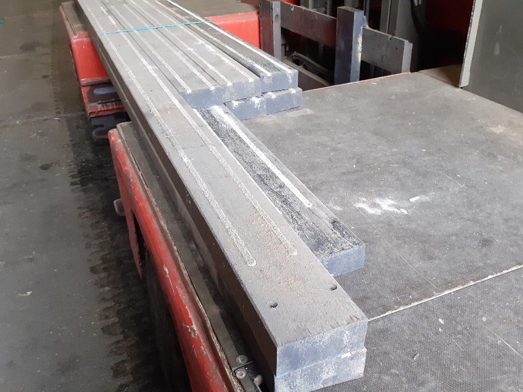 Zware Azobe brugdekdelen 60x135mm - 9 stuks = 24.4m1, Gebruikt, Ophalen of Verzenden, Hardhout, Minder dan 180 cm