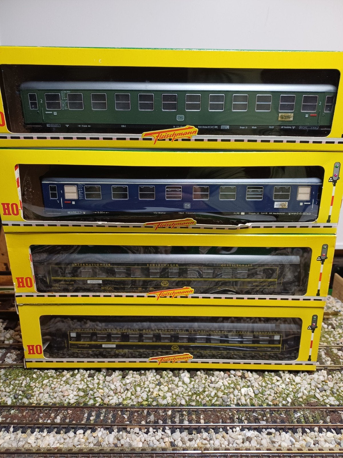 Fleischmann 4x rijtuigen in nieuwstaat met verlichting, Gelijkstroom, Fleischmann, Wagon, Ophalen of Verzenden