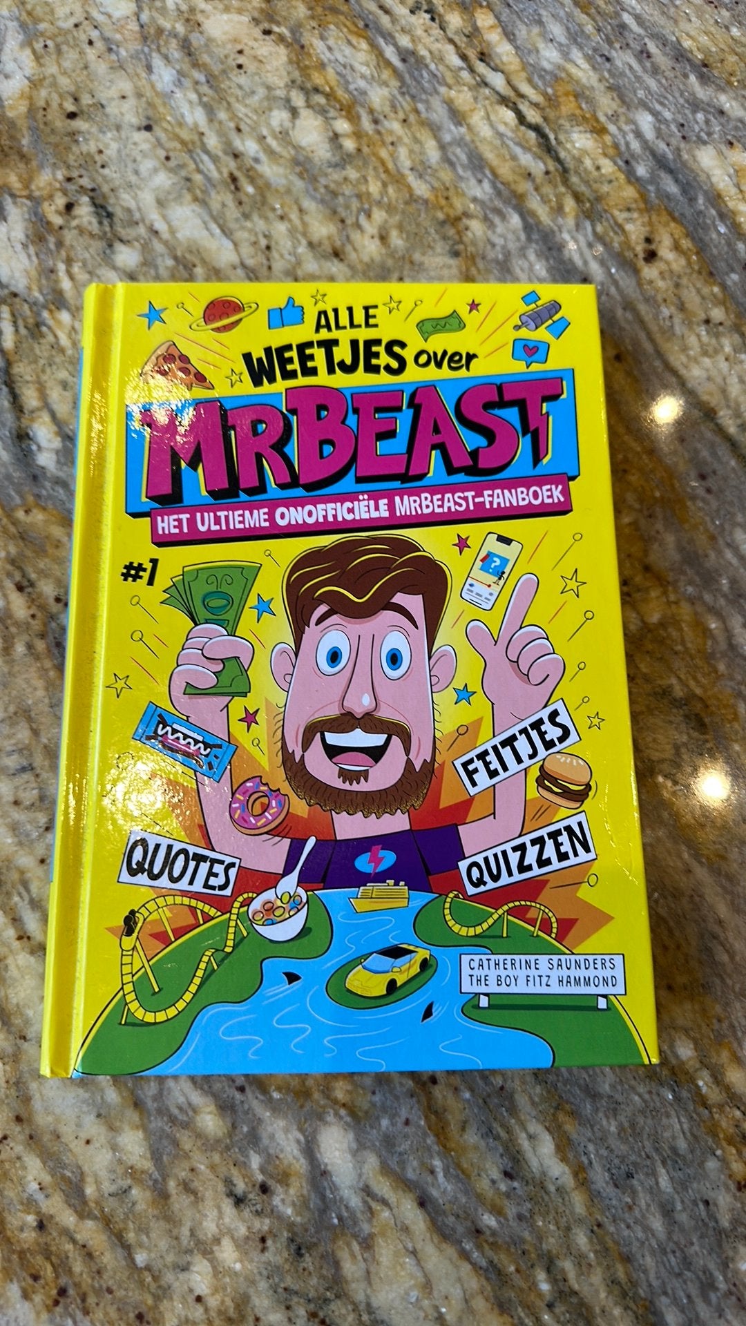 Catherine Saunders - Alle weetjes over MrBeast, Non-fictie, Ophalen of Verzenden, Zo goed als nieuw, Catherine Saunders