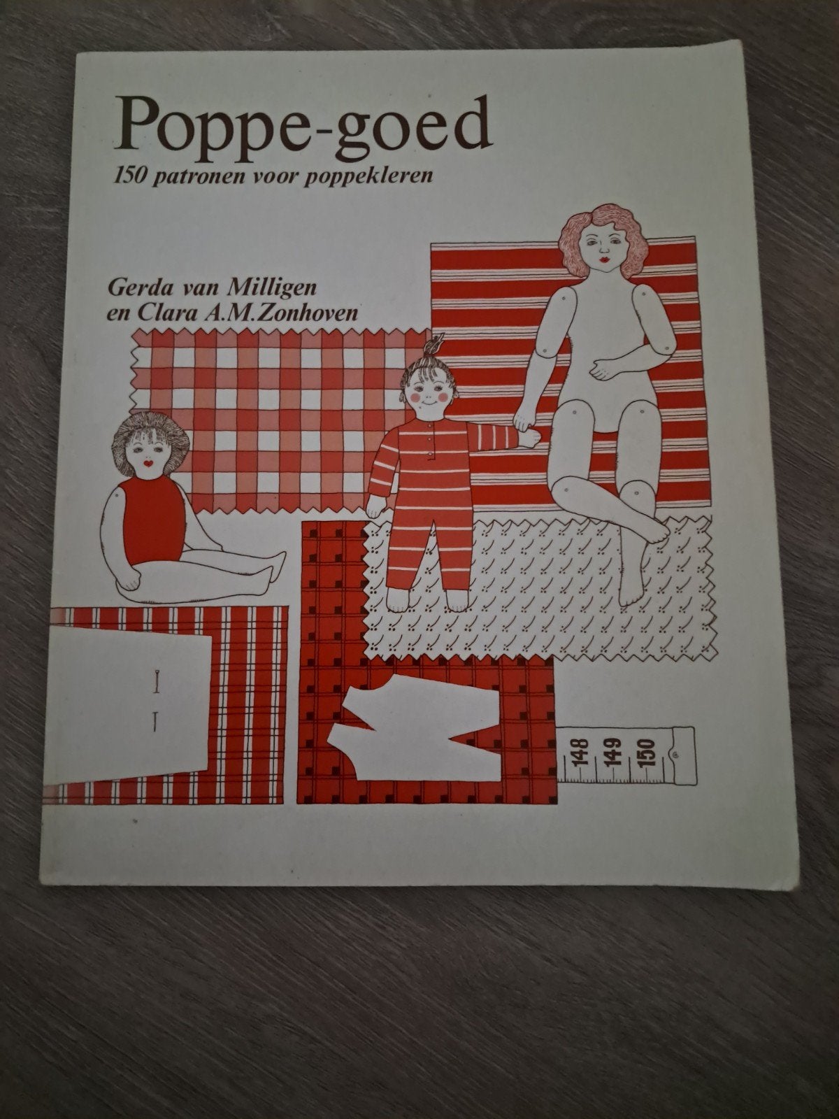 C8 Poppe-goed: 150 patronen voor poppenkleren, Ophalen of Verzenden