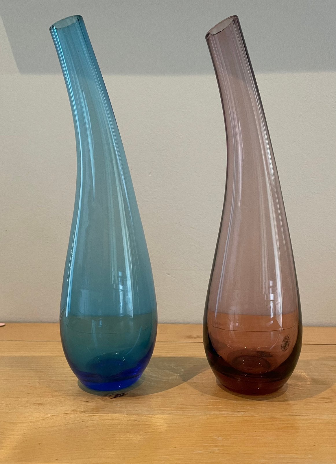 2 vintage Ikea vaasjes door Lotta Petterson, 24 cm, Blauw, Ophalen of Verzenden, Glas