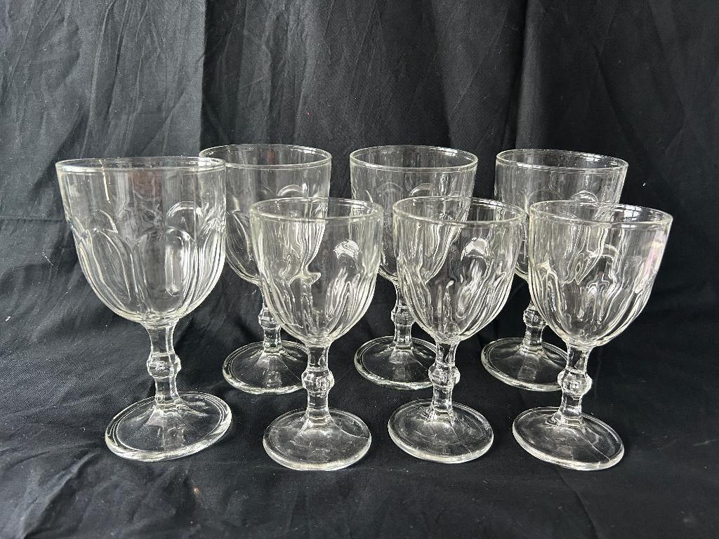 7 maal Robuuste wijnglazen bewerkt glas in barok stijl, Ophalen of Verzenden, Zo goed als nieuw, Overige typen