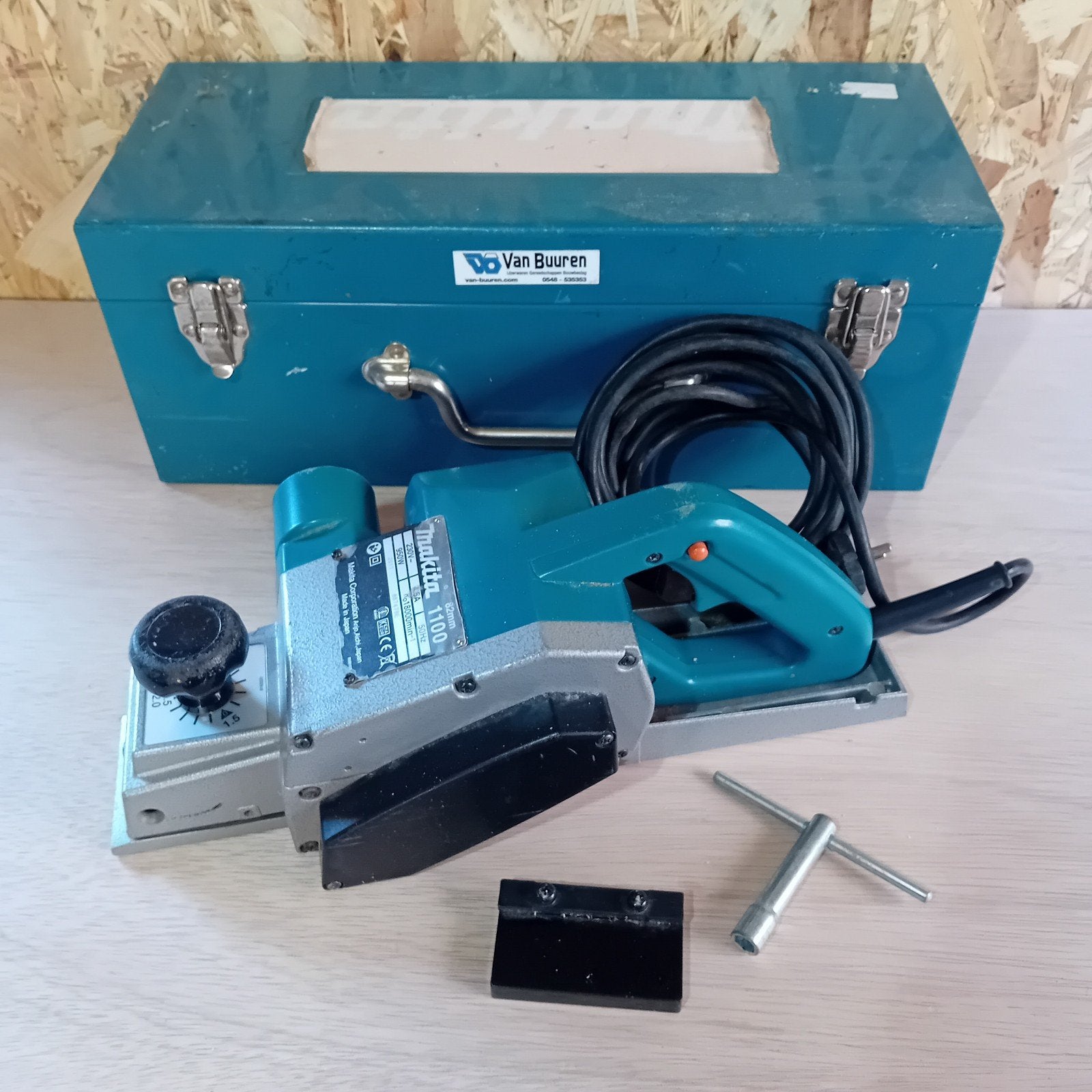 Makita 1100 schaafmachine 82mm, Doe-het-zelf en Verbouw, Ophalen, Gebruikt