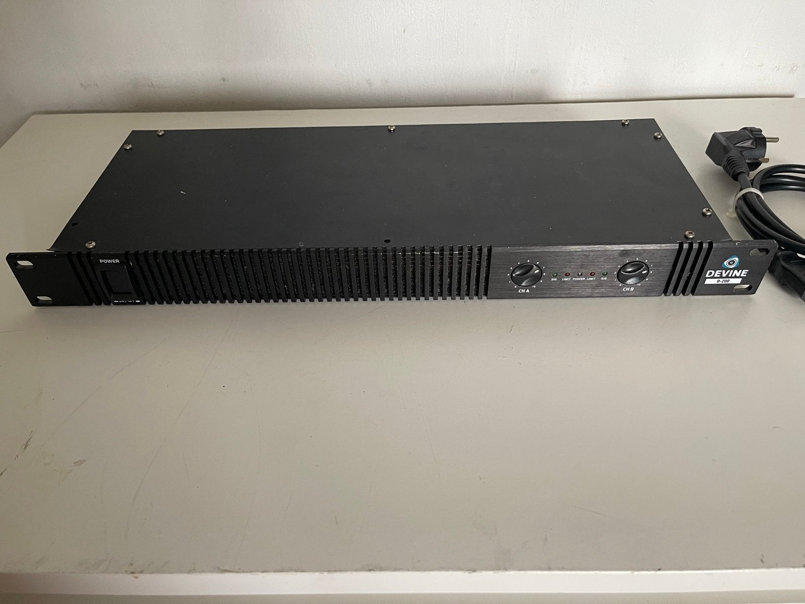 Devine D-20 Versterker - Krachtige Audio Oplossing, Overige merken, Gebruikt, Ophalen of Verzenden, 120 watt of meer