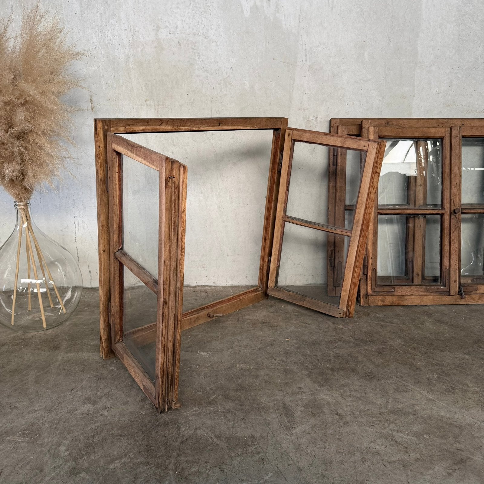 Antieke ramen, oud raam, draairaam, vintage houten raam, Ophalen