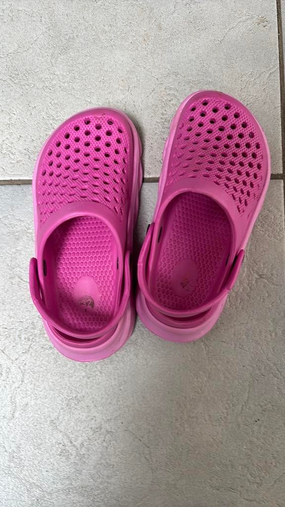 Crocs klompjes kunststof kind, Ophalen of Verzenden, Zo goed als nieuw, Meisje, Zwemschoenen