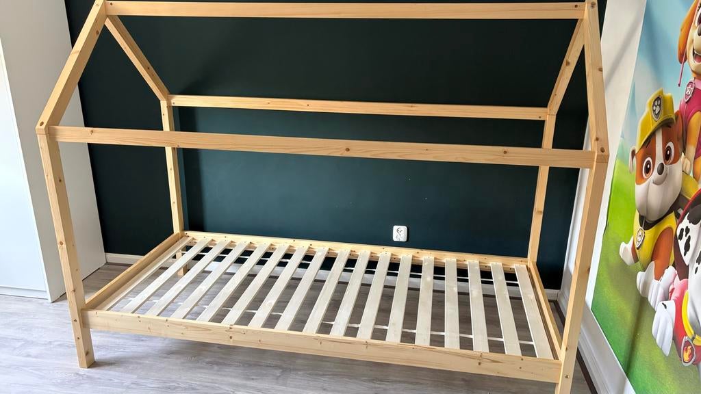Houten kinderbed huisje met lattenbodem! **NIEUWSTAAT**, Kinderen en Baby's, Kinderkamer | Bedden, Ophalen, 85 tot 100 cm, Zo goed als nieuw