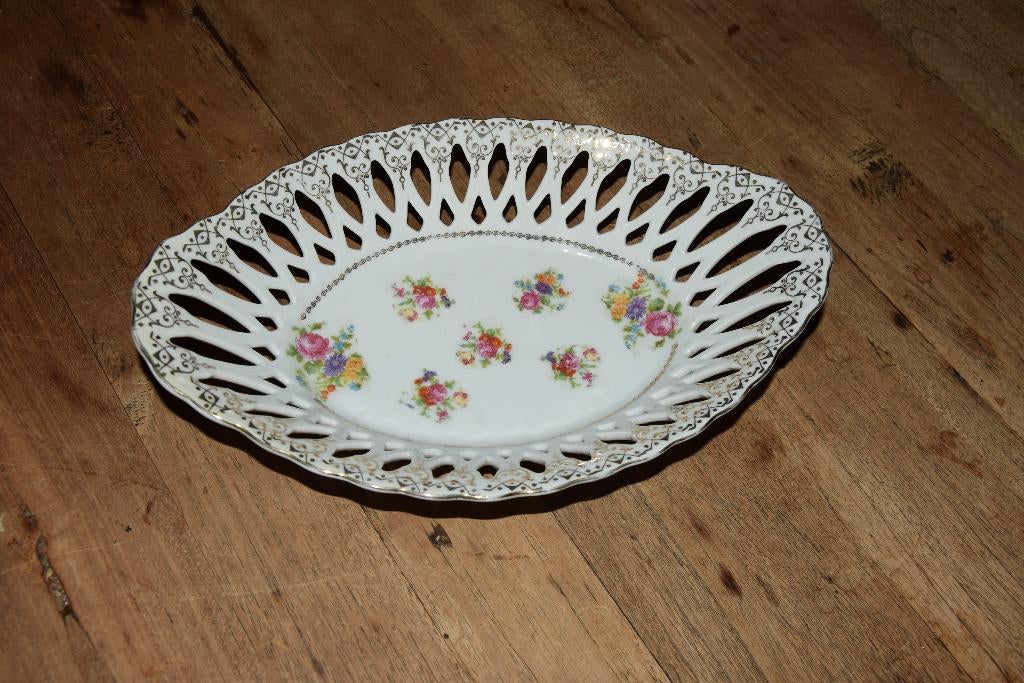 Opengewerkt porseleinen schaaltje bordje Vintage, Ophalen of Verzenden