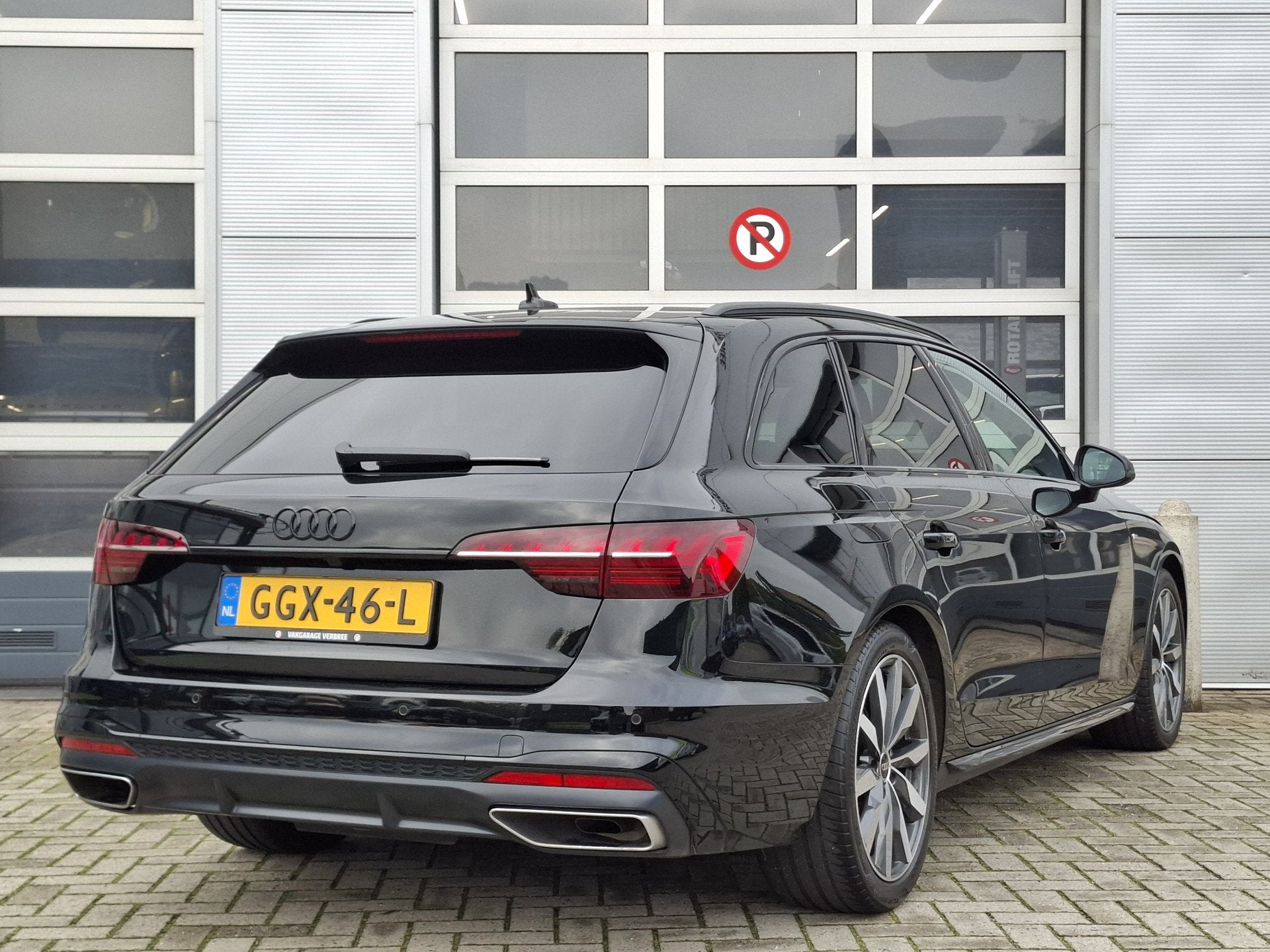 Audi A4 Avant 35 TFSI S-line edition Competition | Navigatie, Gebruikt, 4 cilinders, Origineel Nederlands, Hybride Elektrisch/Benzine