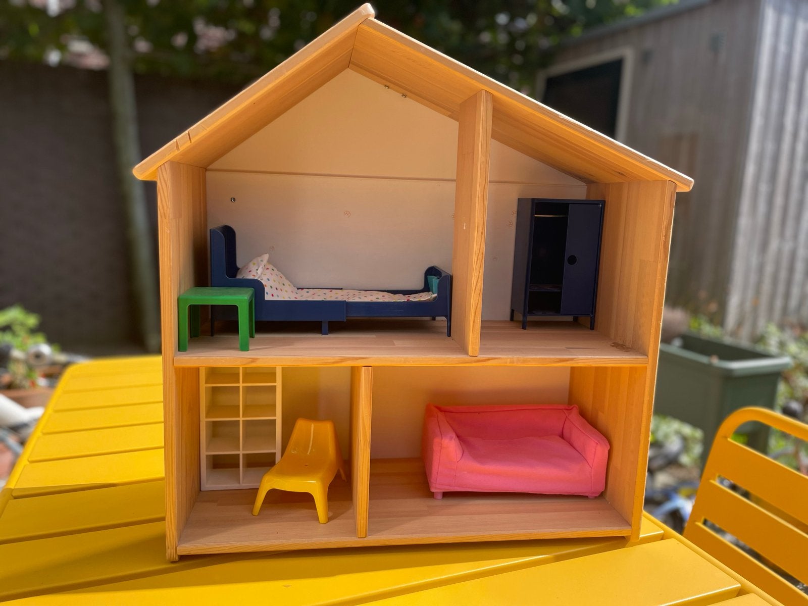 Houten Poppenhuis met Meubels - IKEA, Ophalen, Zo goed als nieuw, Poppenhuis