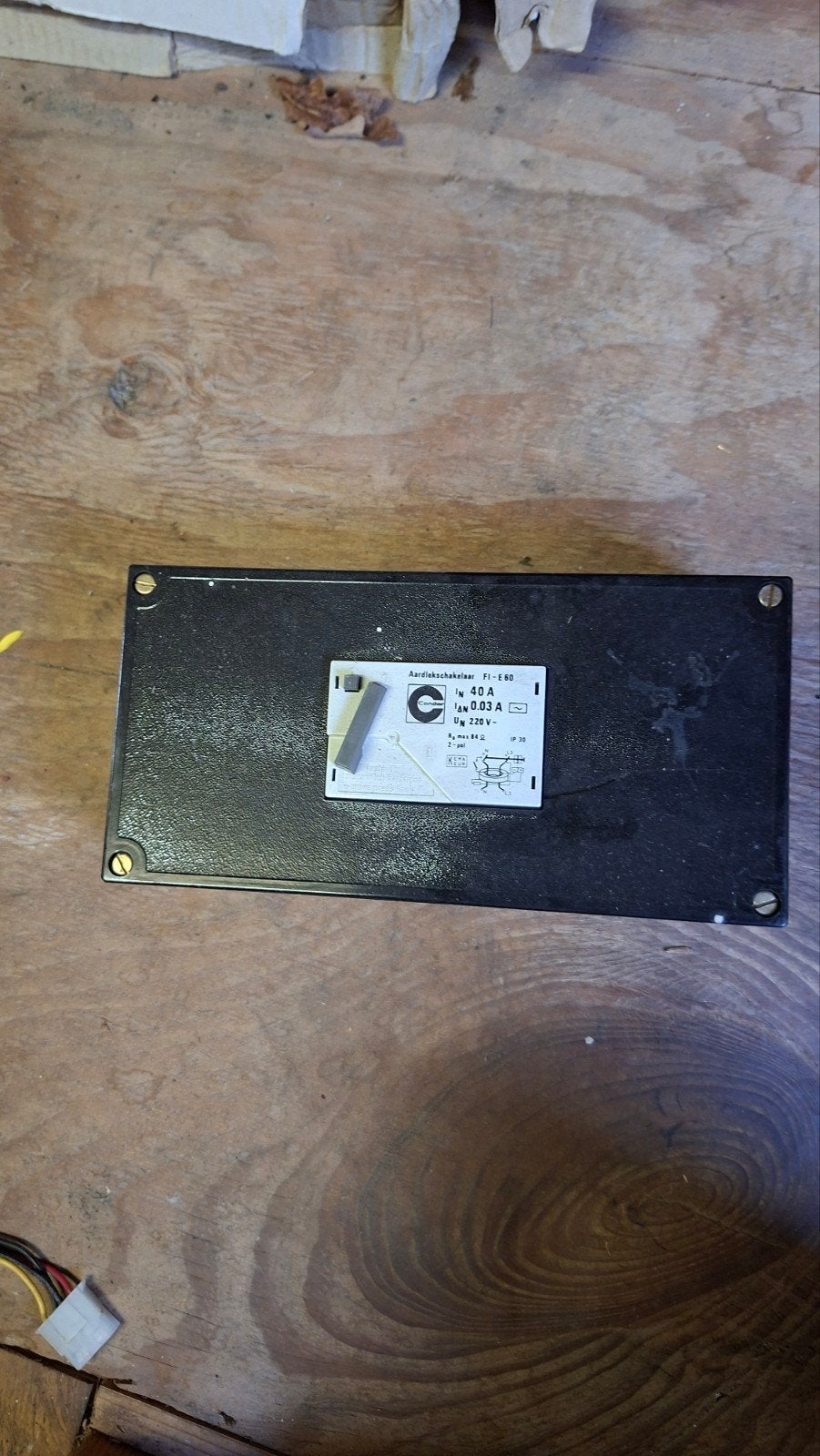 Aardlekschakelaar 40A 30mA in aansluitkast, Doe-het-zelf en Verbouw, Elektra en Kabels, Ophalen of Verzenden, Schakelaar