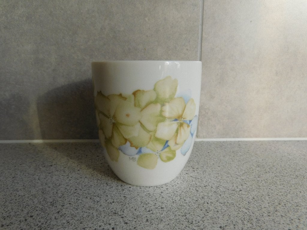 Mok 8,5x7 cm. Hortensia Springtime Hallmark Marjolein Bastin, Ophalen of Verzenden, Zo goed als nieuw, Overige stijlen, Kop(pen) en/of Schotel(s)
