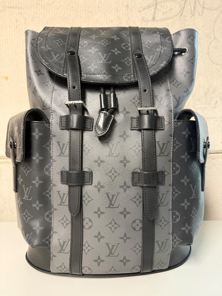 Louis Vuitton Christopher MM Eclipse rugtas, Sieraden, Tassen en Uiterlijk, Tassen | Rugtassen, Overige merken, Gebruikt, 25 tot 40 cm