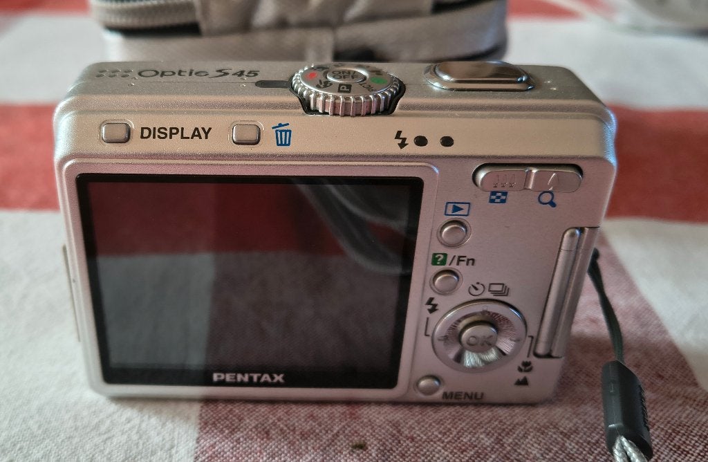 Pentax Optio S45 digitale camera + tasje, Audio, Tv en Foto, Ophalen, Beeldstabilisatie, Cameratas, 4 megapixels