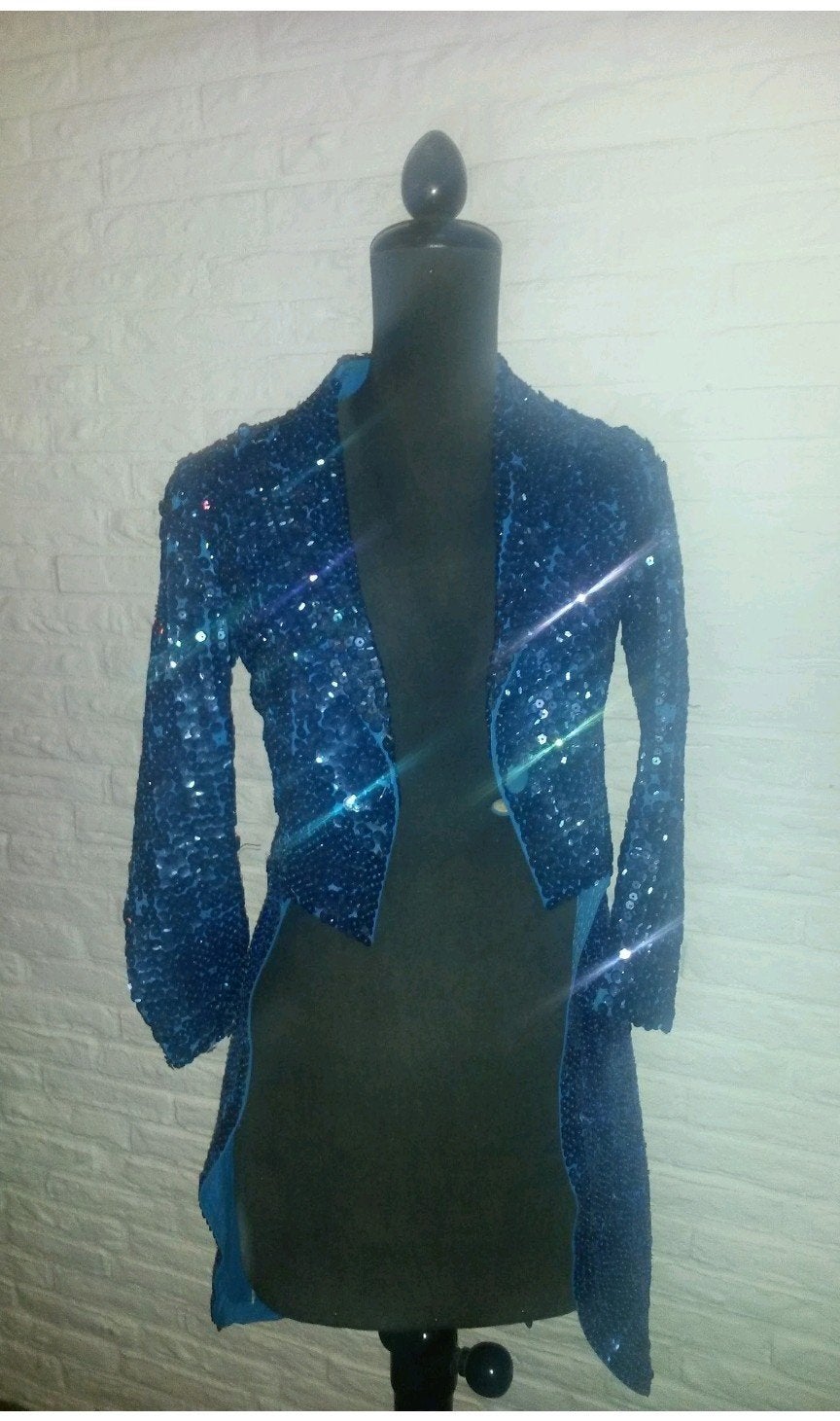 Slipjas 'collectors item' XS
Blauwe pailletten
Vintage jasje, Carnaval, Ophalen of Verzenden, Kleding, Maat 34 (XS) of kleiner