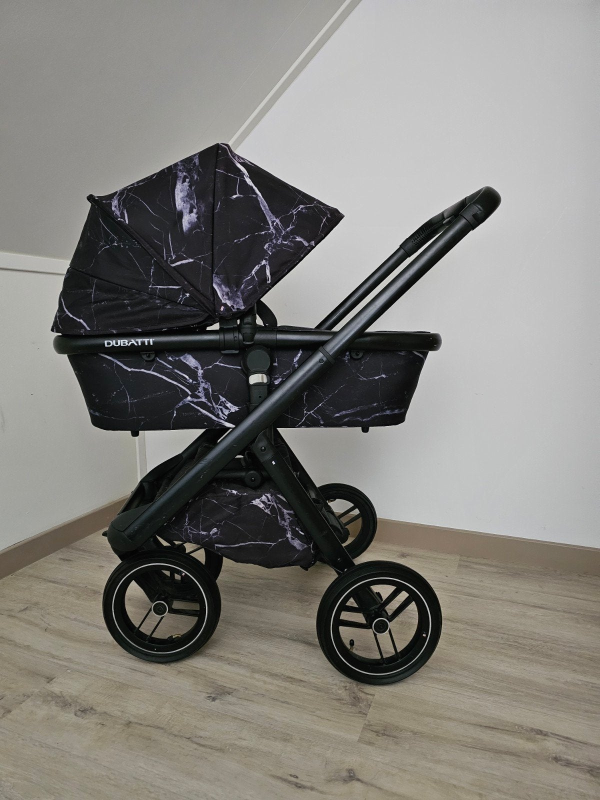 Dubatti one E5 Limited edition Marmer 3in1, Verstelbare duwstang, Zo goed als nieuw, Combiwagen, Ophalen