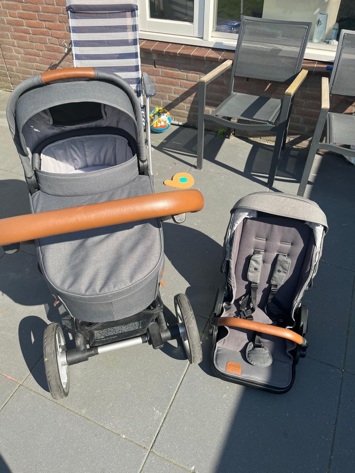 Mutsy kinderwagen met reiswieg en zitje, Kinderen en Baby's, Kinderwagens en Combinaties, Ophalen, Gebruikt, Combiwagen, Met reiswieg