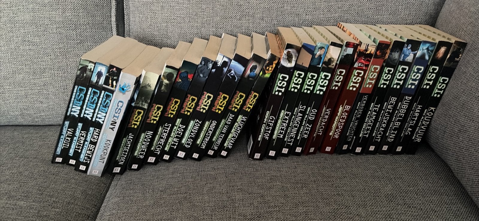 CSI: New York, CSI en CSI: Miami boeken -  sets, Ophalen, Zo goed als nieuw, Tv-bewerking