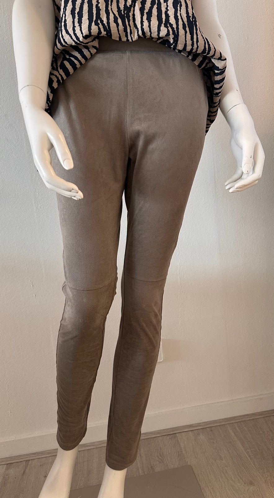 McGregor legging maat M zachte stof taupe, Maat 38/40 (M), Bruin, Ophalen of Verzenden, Zo goed als nieuw