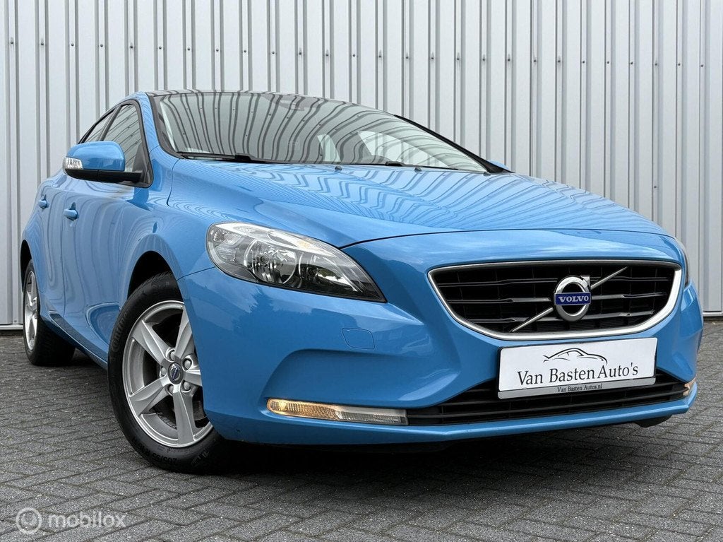 Volvo V40 2.0 T2 Kinetic | Panoramadak | 1e eig | Dealer | 1, Voorwielaandrijving, Stof, Zwart, 4 cilinders