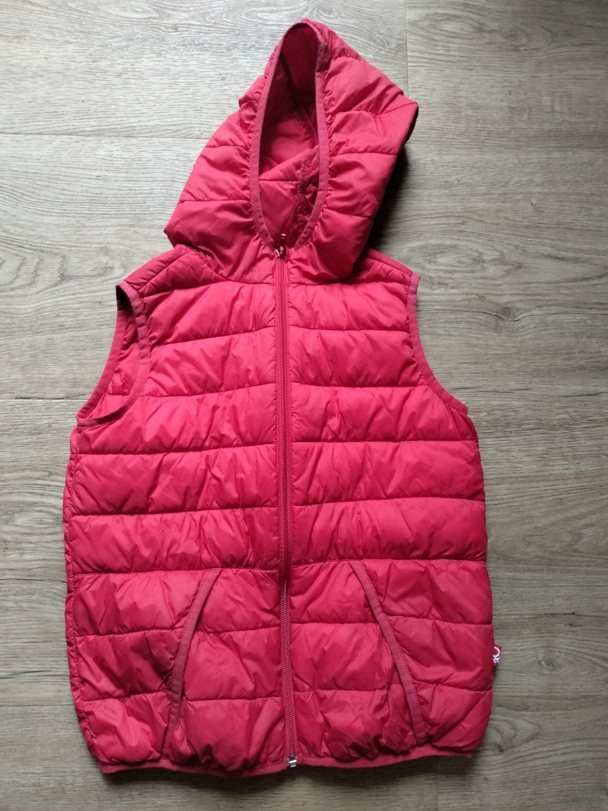 Rood gewatteerd bodywarmer van United Colors of Benetton, United Colors of Benetton, Jongen of Meisje, Ophalen of Verzenden, Zo goed als nieuw