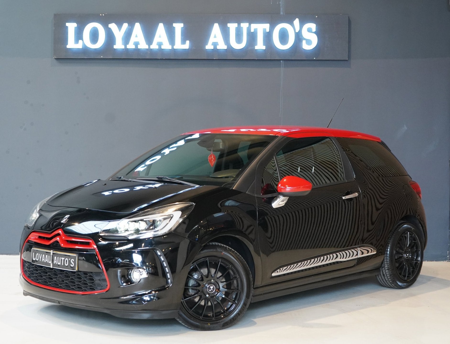 Citroen DS3 1.2 PureTech So Red | NAVI | AIRCO | CRUISE | EL, Euro 6, Zwart, Origineel Nederlands, Bedrijf