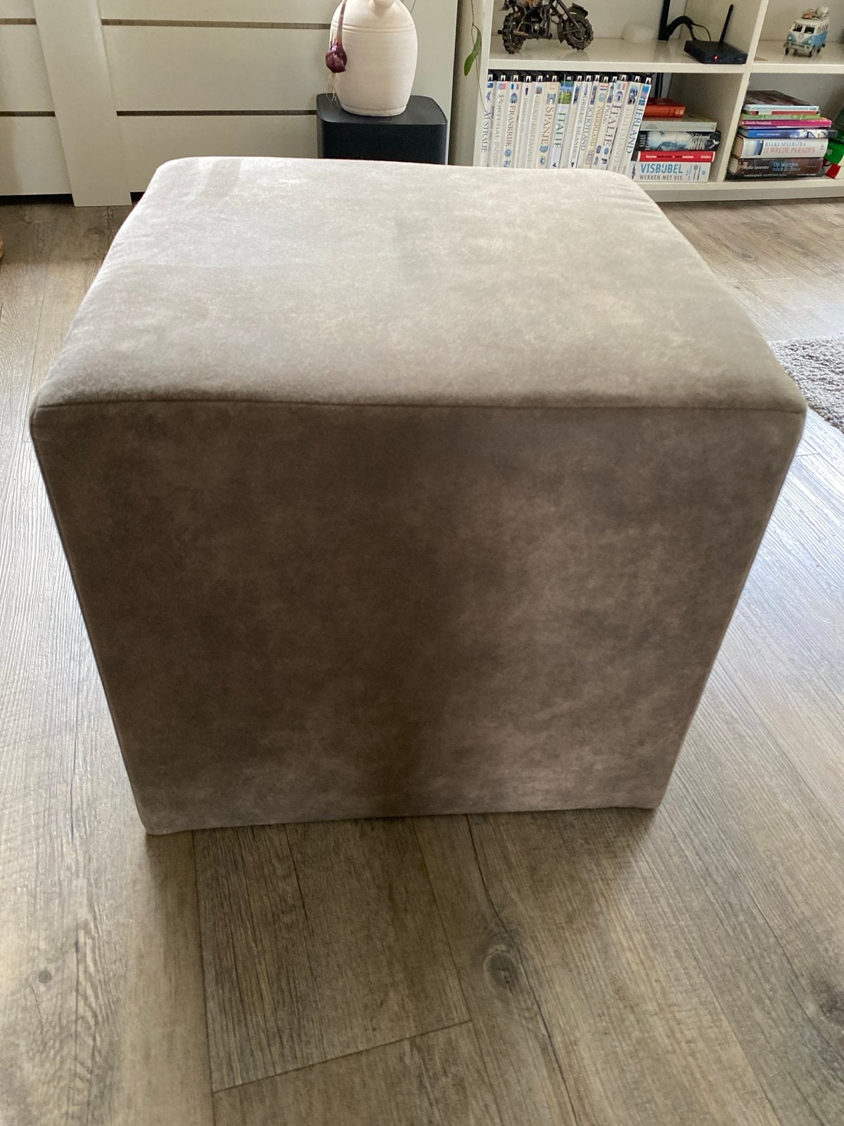 Stoffen poef - vierkant en comfortabel. 45 bij 45 bij 40., Ophalen, Vierkant, Minder dan 50 cm, Zo goed als nieuw
