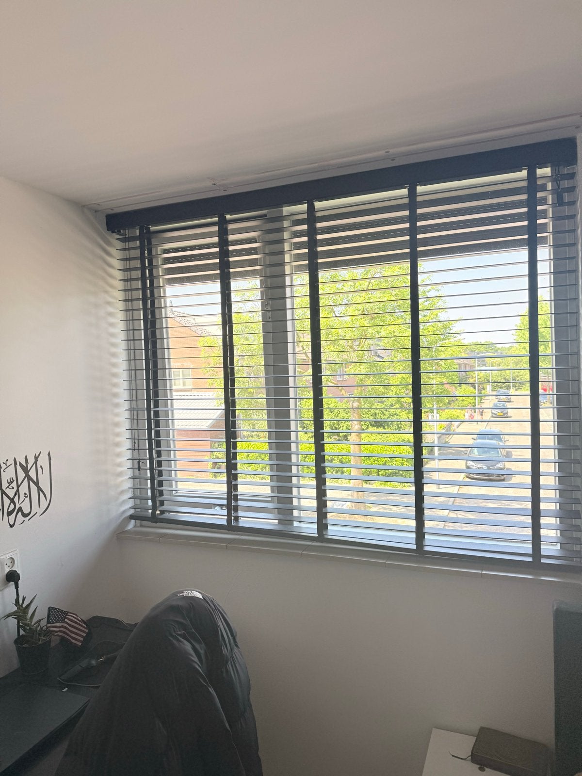 3x Zwarte houten jaloezieën 172x132.5cm met ophangbeugels, Ophalen, Gebruikt, 150 tot 200 cm, 100 tot 150 cm
