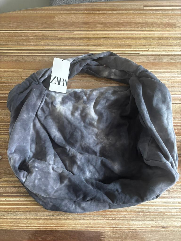 Zara grote schoudertas / hobo bag – tie-dye Grijs, Ophalen of Verzenden, Nieuw, Grijs, Overige merken
