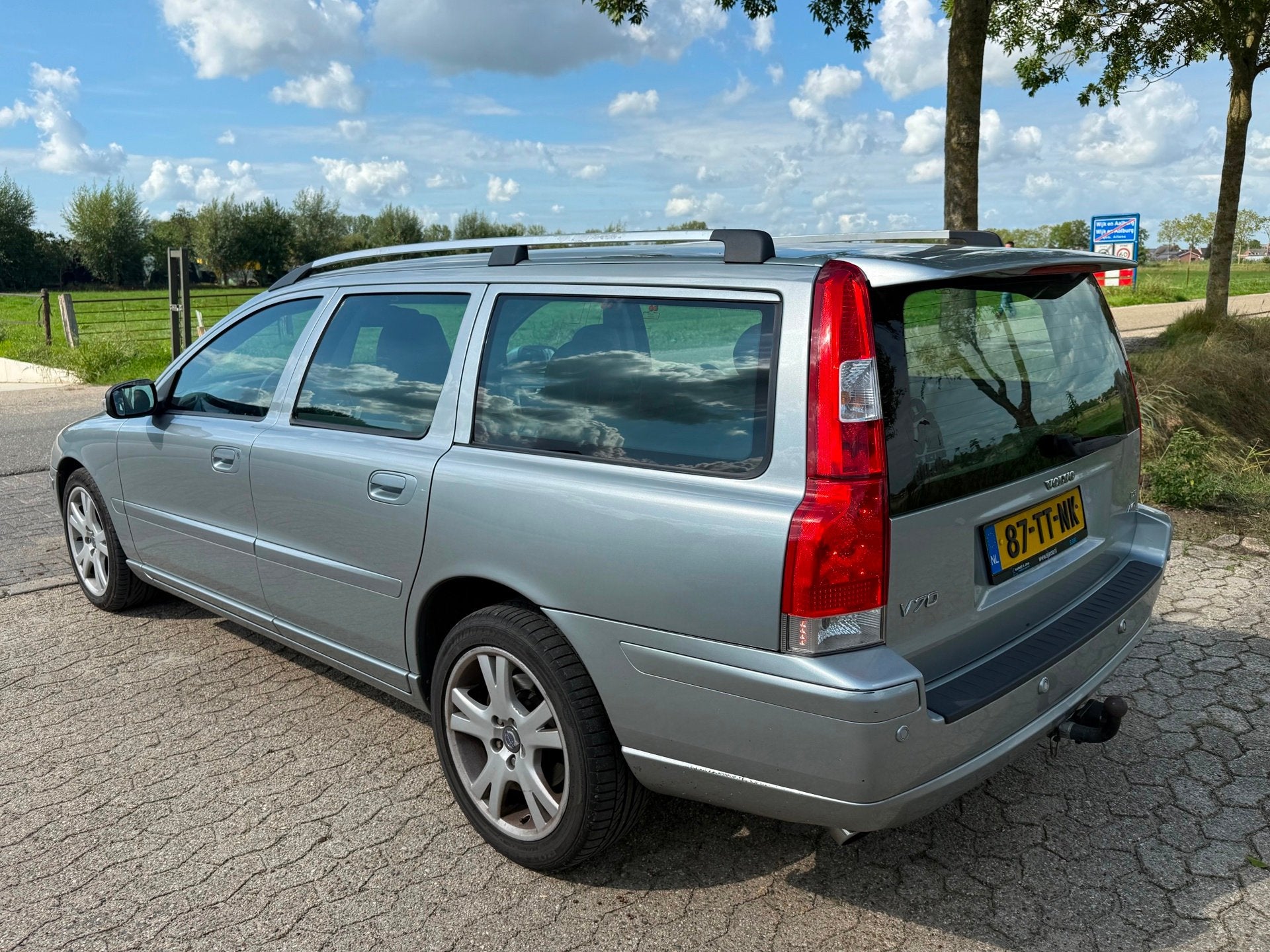 Volvo V70 2.4 D5 AWD Edition Sport Goed rijdend., Auto's, Automaat, Zwart, 197 €/maand, Diesel
