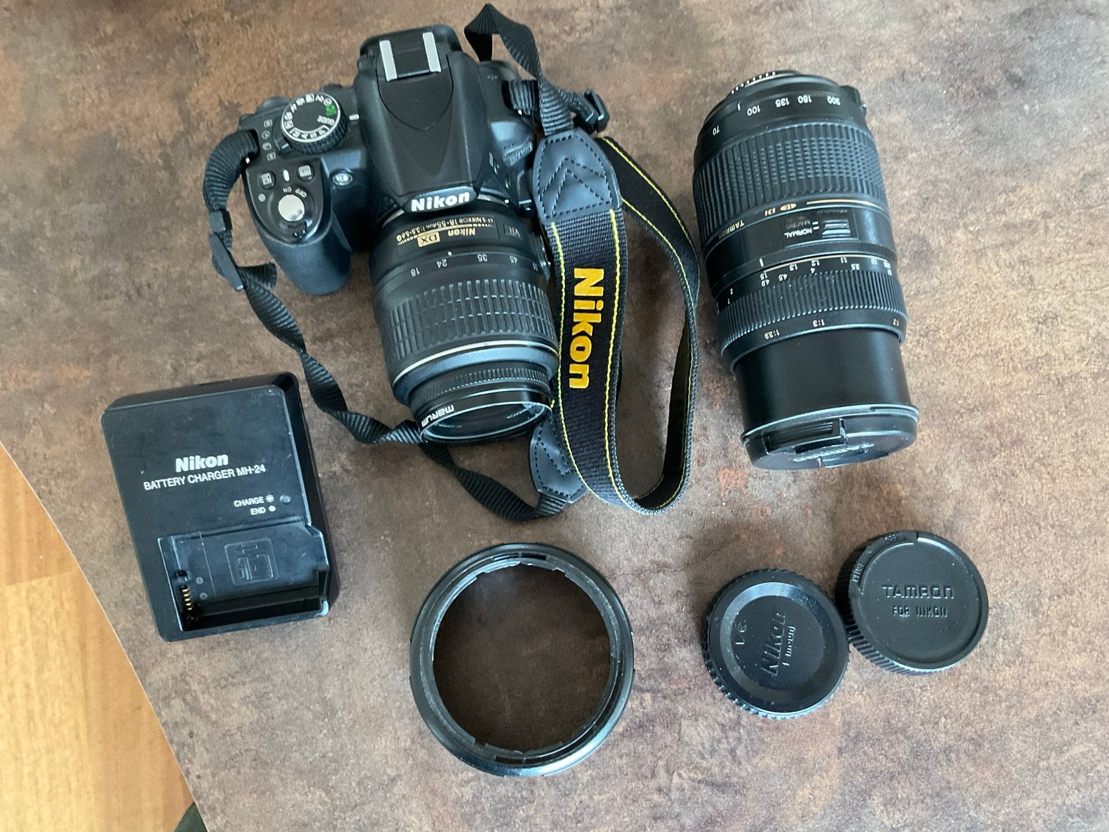 Nikon D3100 spiegelreflexcamera met 2 lenzen en accessoires, Ingebouwde flitser, Gebruikt, Spiegelreflex, Ophalen of Verzenden