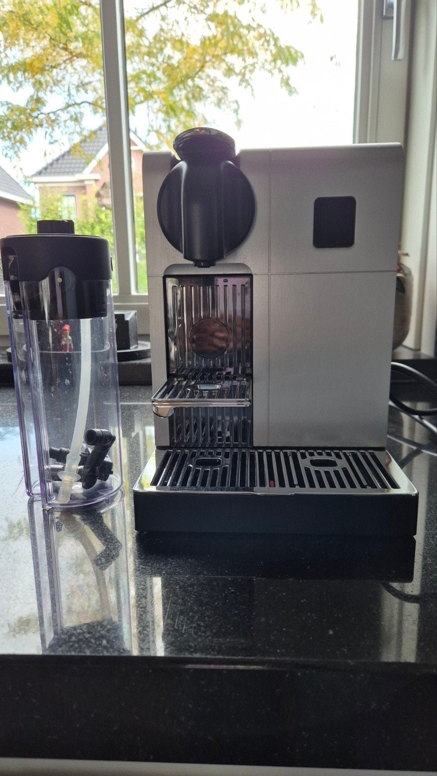 Nespresso De'Longhi Lattissima Touch Koffiemachine