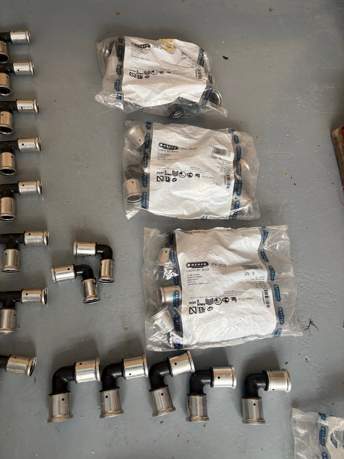 Henco Koppelingen NIEUW: Bochten, Mof en T-stukken, Overige materialen, Bochten, Nieuw, 20 tot 40 mm