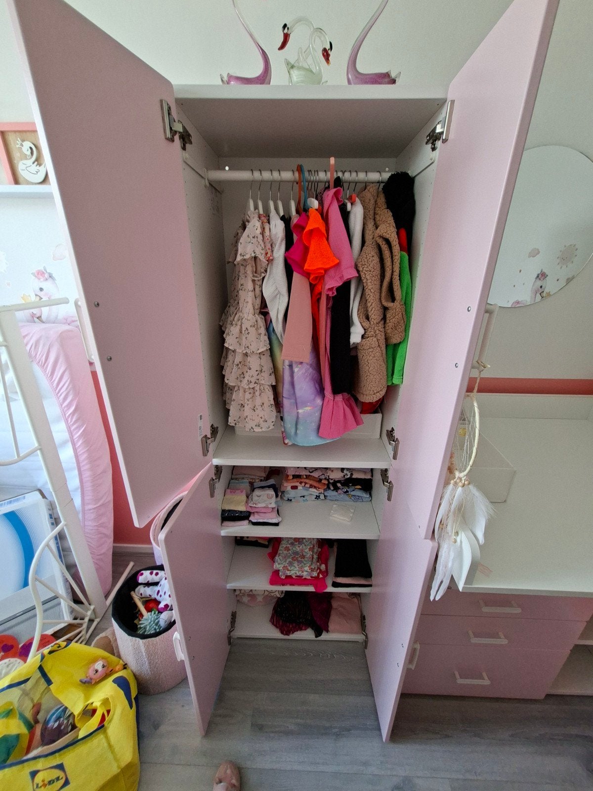 Complete peuterkamer: Kledingkast, Commode en Bedje, Ophalen of Verzenden, Gebruikt, Meisje