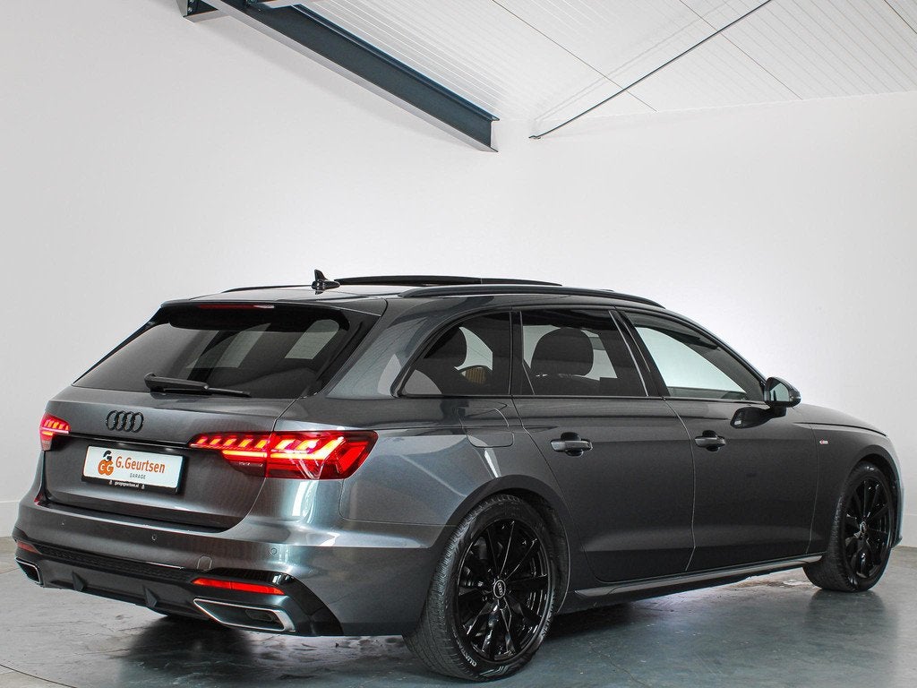 Audi A4 Avant 35 TFSI S-Line Competition Panoramadak, Trekha, Auto's, Audi, Gebruikt, 4 cilinders, Origineel Nederlands, 84 €/maand