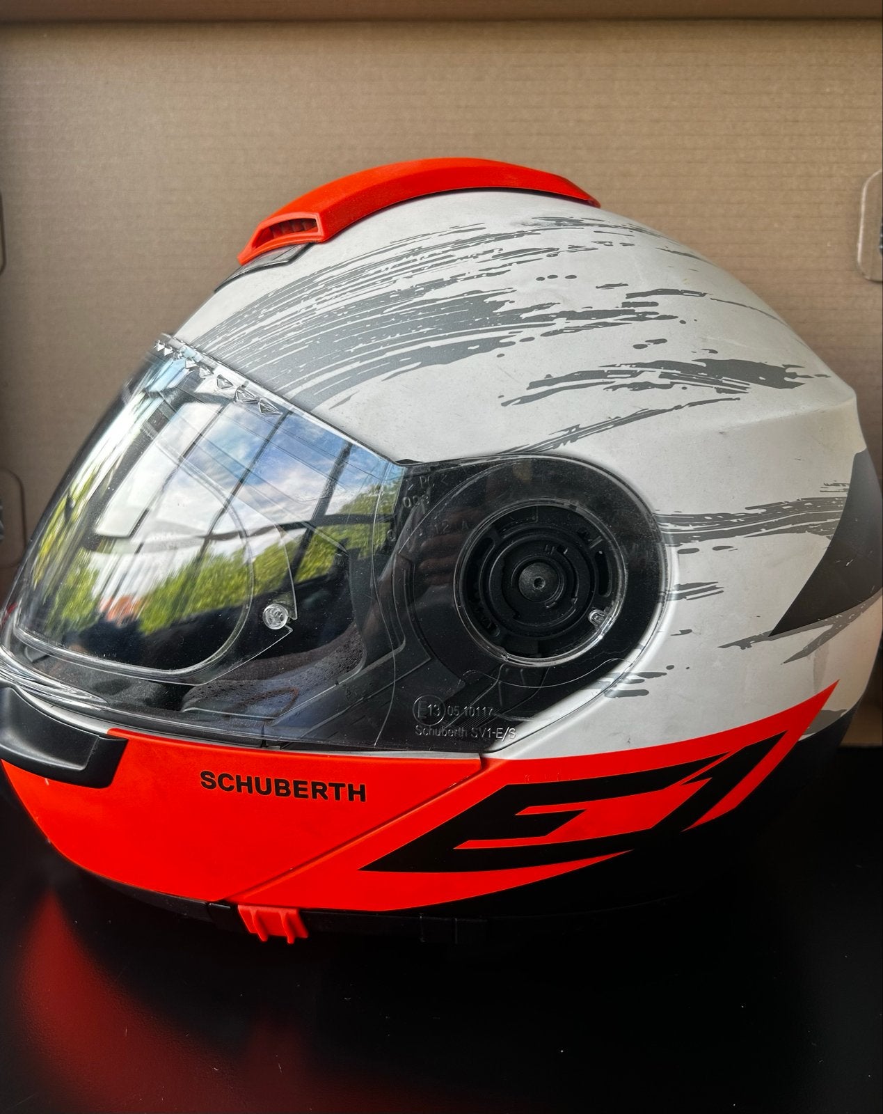 Schuberth E1 motorhelm maat 57 M met lichte gebruikersporen, Motoren, Overige merken, M, Systeemhelm, Heren