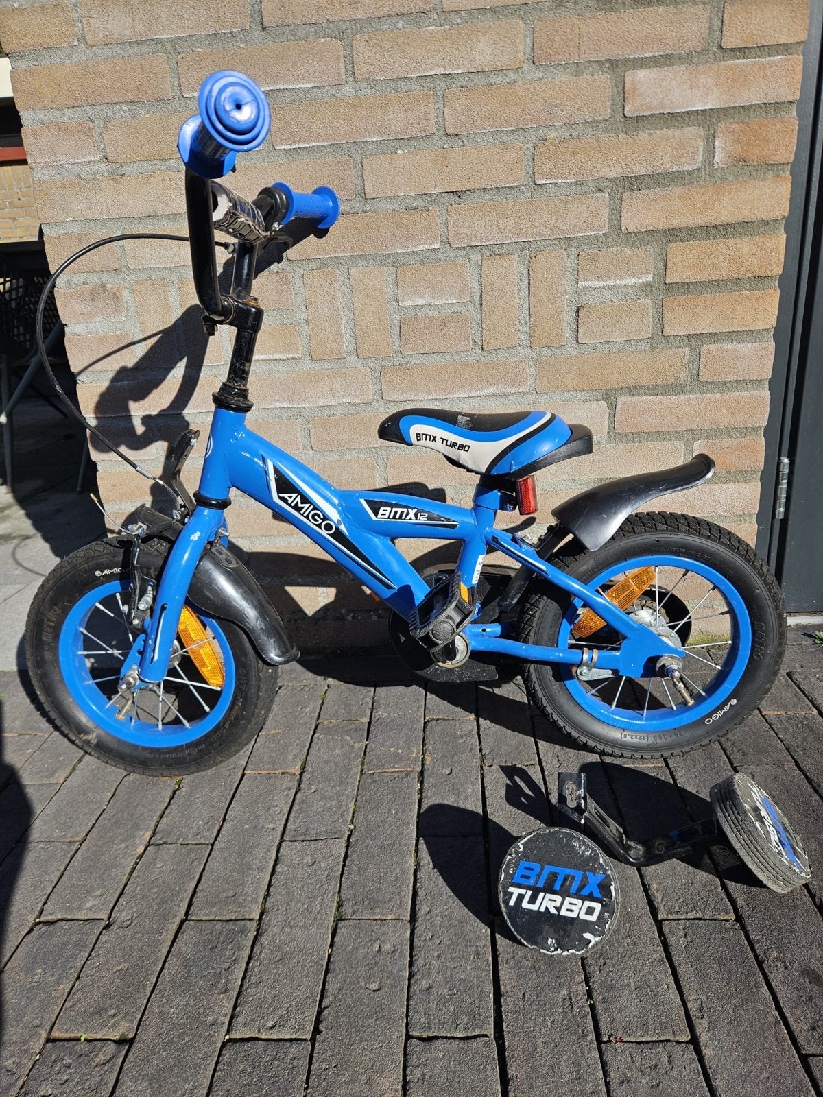 Amigo 12 inch kinderfiets met zijwieltjes, Fietsen en Brommers, Ophalen, Zijwieltjes, Gebruikt, Velgrem