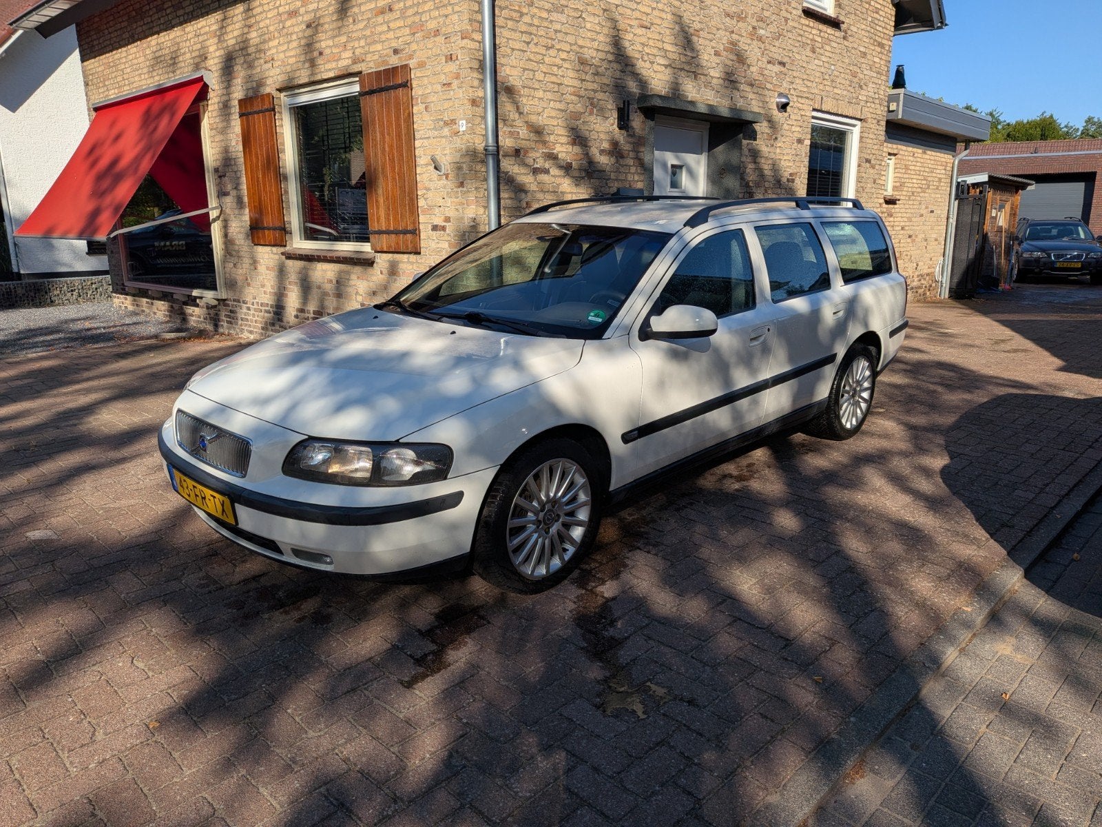 Volvo V70 2.4 T, Auto's, 1800 kg, Zwart, 1657 kg, Wit