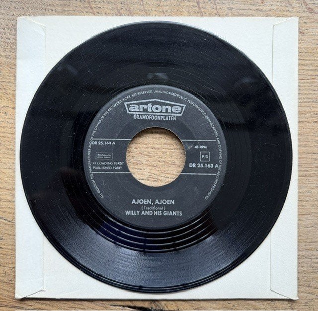 Willy and his Giants - Ajoen Ajoen NEDERBEAT, Gebruikt, 7 inch, Pop, Beschermende buitenhoes