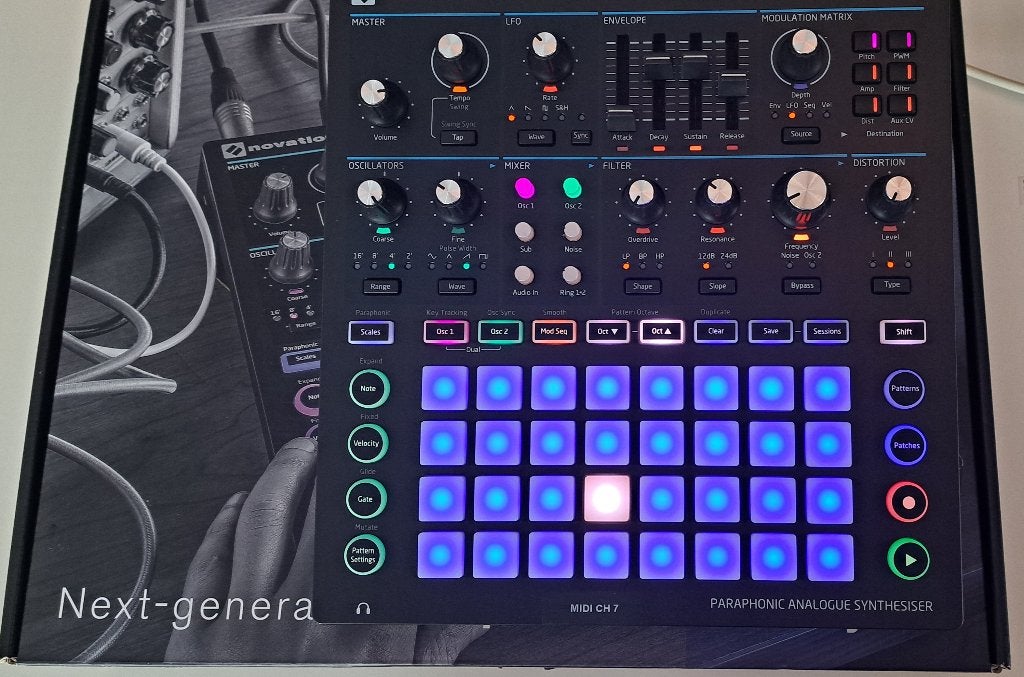 Novation Circuit Mono Station: Synthesizer/Sequencer, Muziek en Instrumenten, Novation, Zo goed als nieuw, Met midi-aansluiting