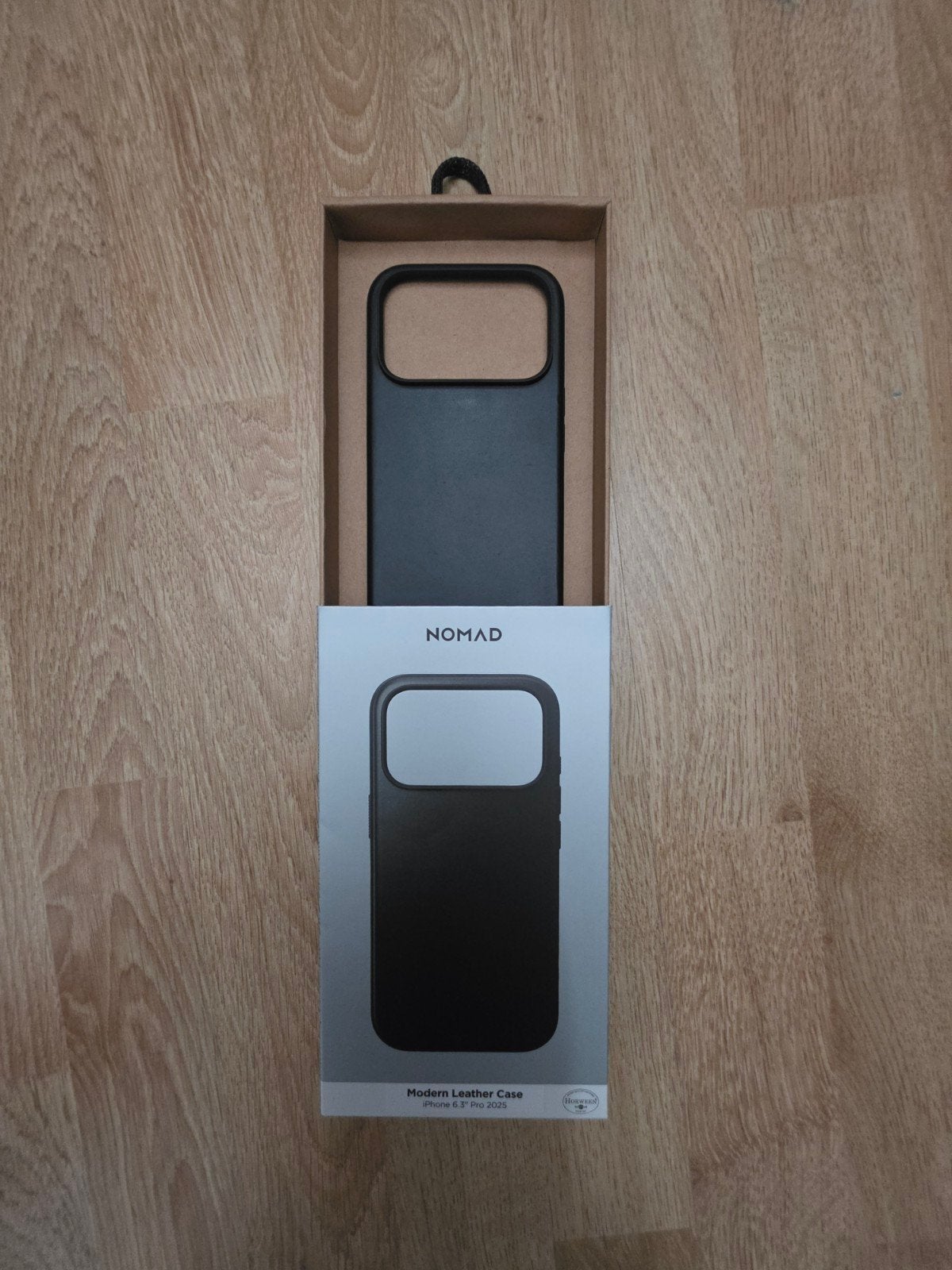 Nomad Modern Leather Case iPhone 17 pro  Zwart, Zwart, Overige merken, Nieuw, Hoesje of Tasje