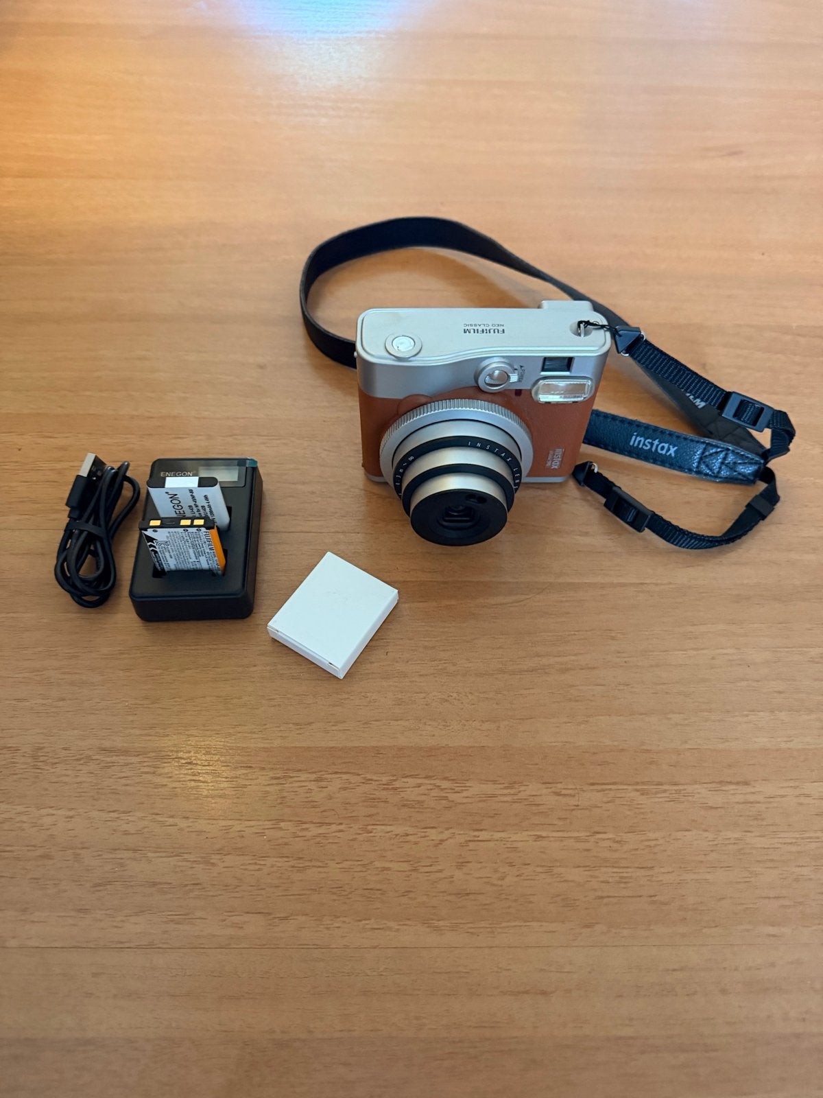 Fujifilm Instax Mini 90 NEO Classic + 3 Accus + Lader, Ingebouwde flitser, Instant camera, Ophalen of Verzenden, Zo goed als nieuw