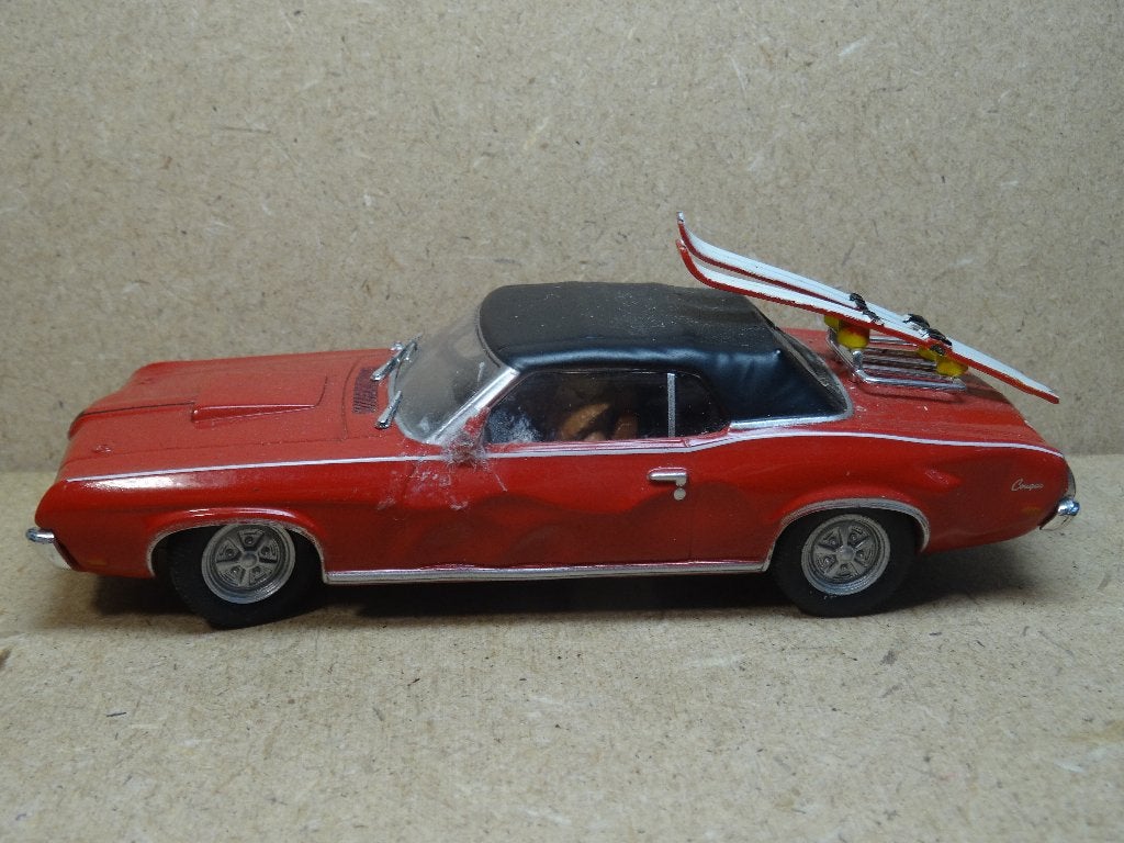 UNIVERSAL-HOBBIES 1/43, MERCURY COUGAR JAMES BOND Zie Foto`s, Hobby en Vrije tijd, Modelauto's | 1:43, Ophalen of Verzenden, Zo goed als nieuw