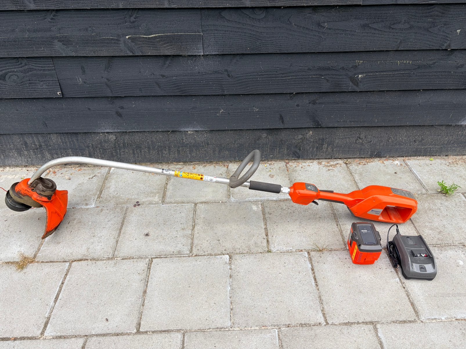 Husqvarna 136LiC bosmaaier, Tuin en Terras, Bosmaaiers, Ophalen, Zo goed als nieuw, Accu